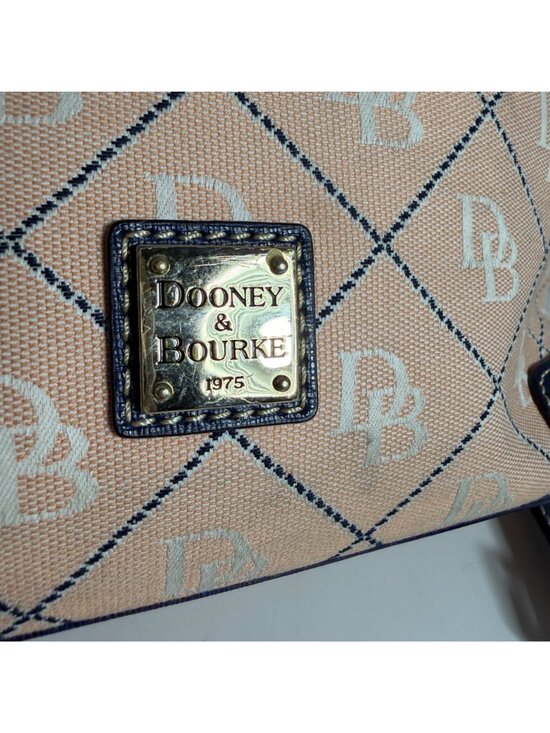 Vintage Dooney Bourke Peach Maxi Quilt Navy Blue Leather Trim Crossbody Bag - Picture 2 of 16